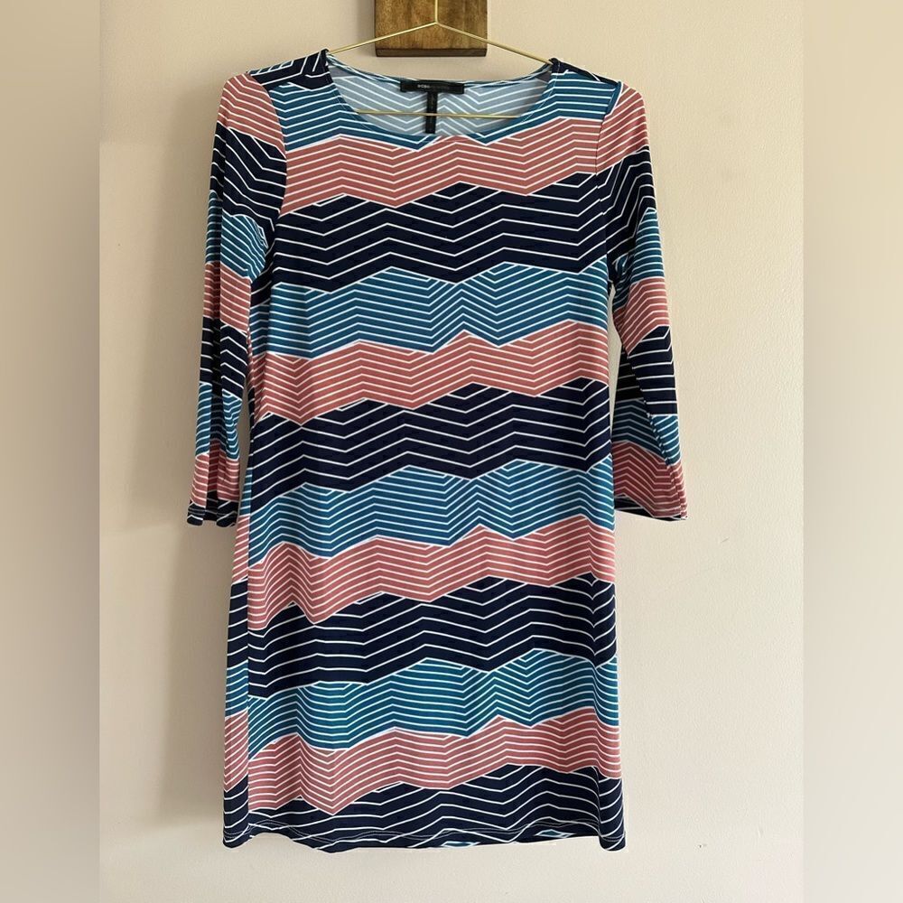 BCBGMaxAzria Digital Wave Chevron Striped Shift
Jersey Dress || size Small